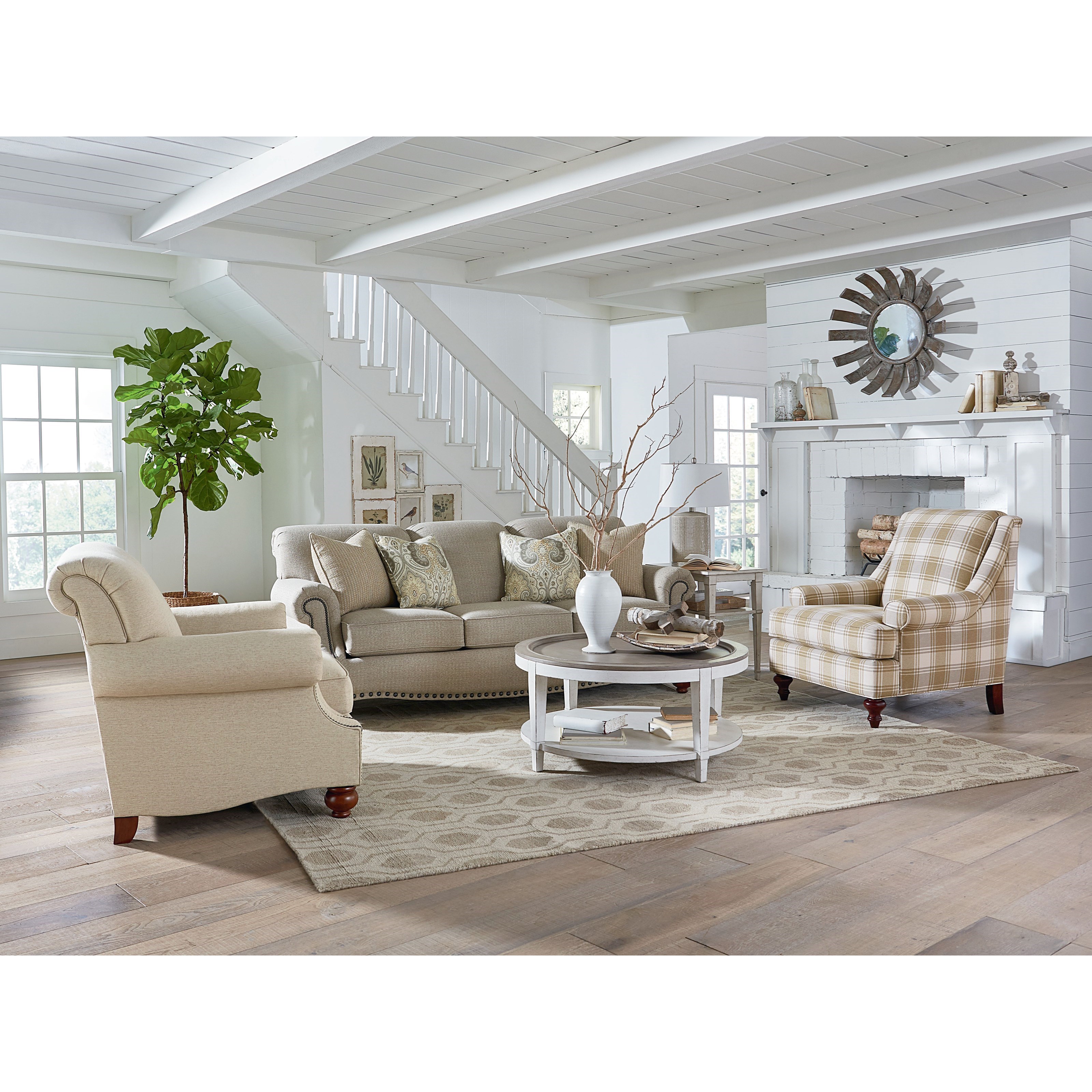  Bassett Hunt Club Traditional Sofa with Rolled Arms 